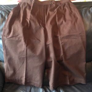 NWT 14P brown capris